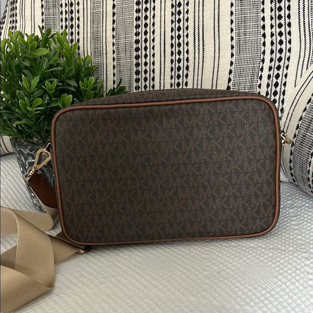 Michael Kors Jet Set Bag with Monogram Print NWOT - Picture 5 of 12